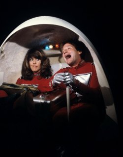 Mork&Mindy-InEggShip02.jpg