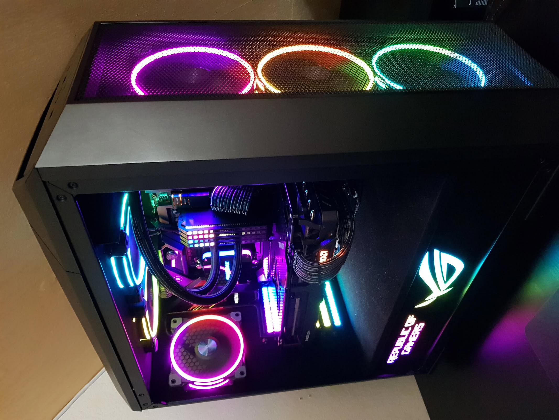 Custom AMD MOD | TechPowerUp Case Modding Gallery