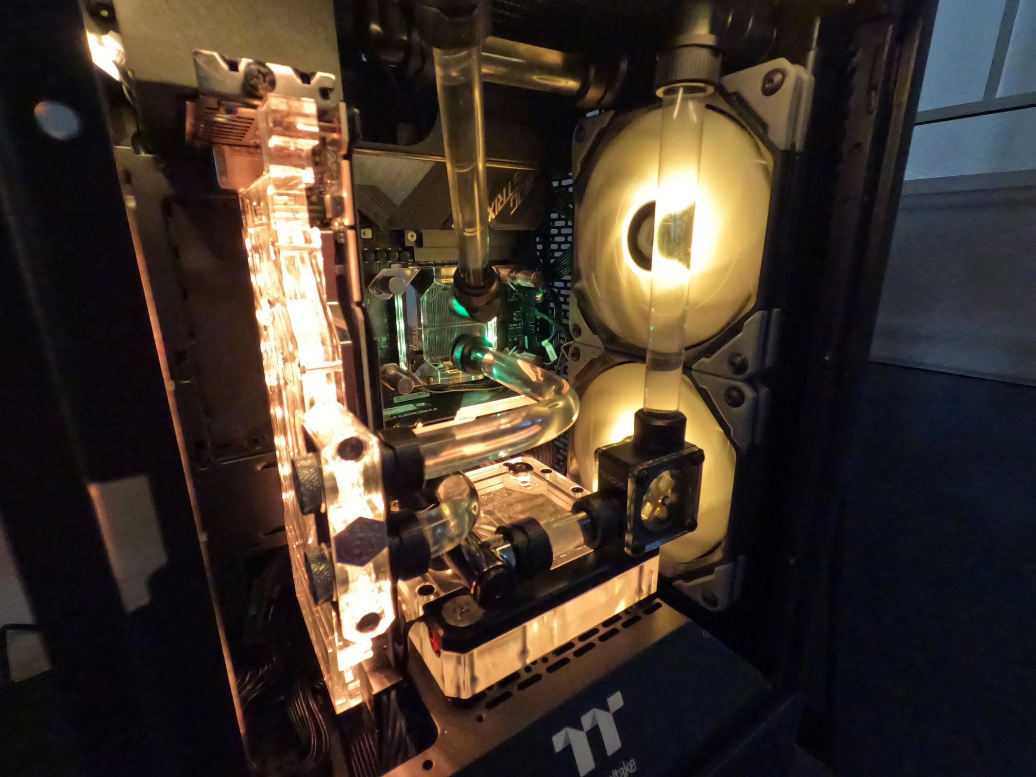 Thermaltake Tower 100 custom build, dual radiator mod | TechPowerUp ...