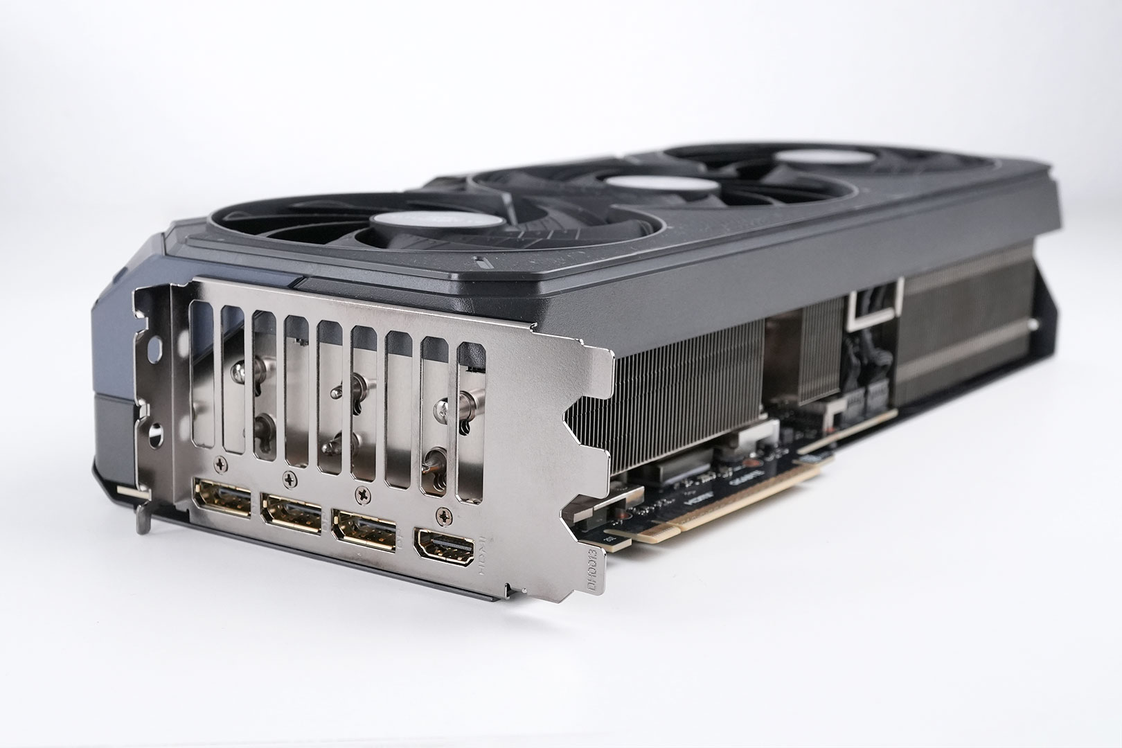 Gigabyte Gaming OC GeForce RTX 5080 16GB GDDR7 — view 3