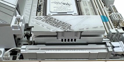 Gigabyte X870I Aorus Pro Ice Review - Board Layout | TechPowerUp